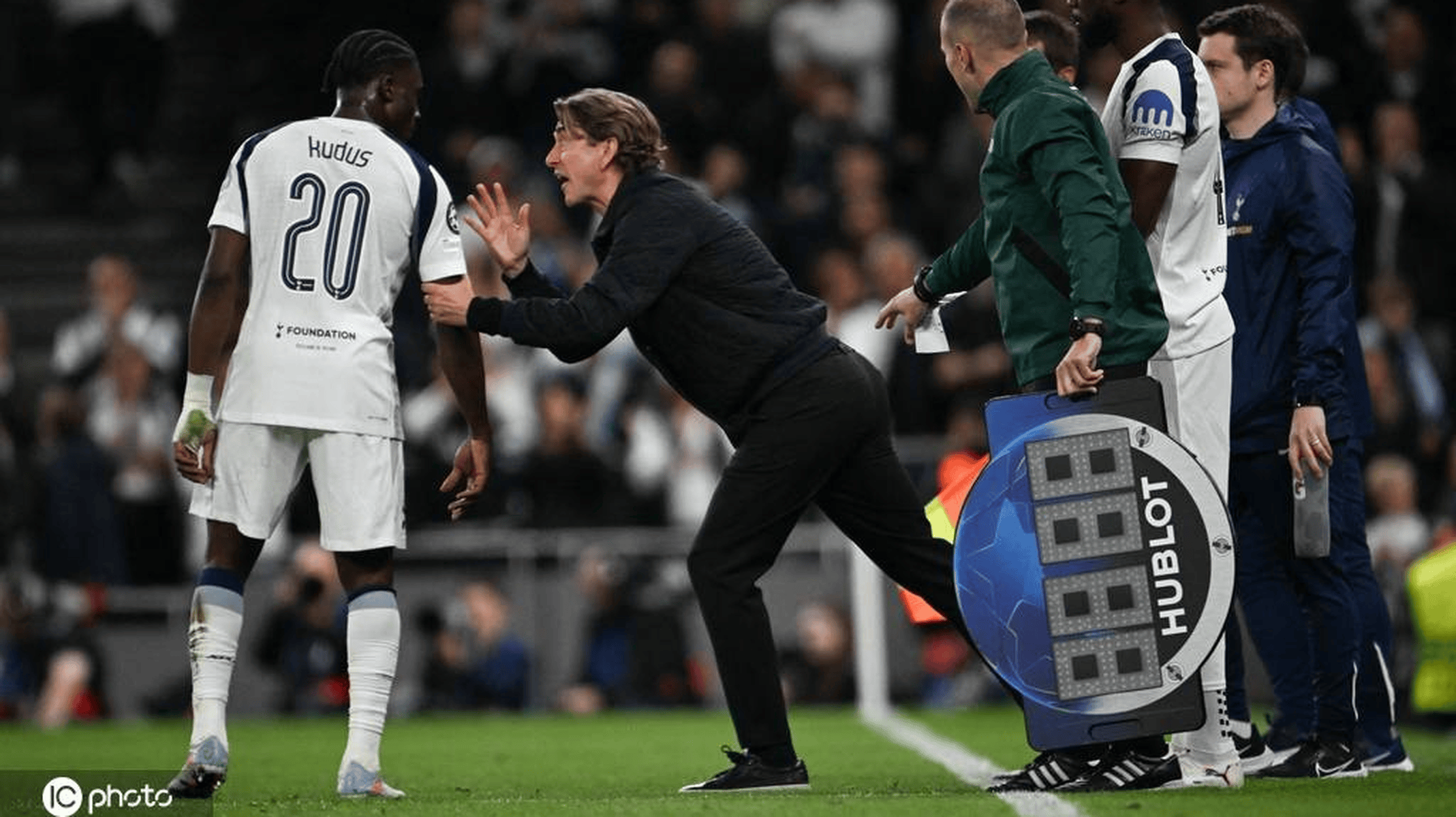 手游-关于德甲转会期走向成谜；比利亚雷亚尔战术微调；话题不断；球探报告显示潜力的信息